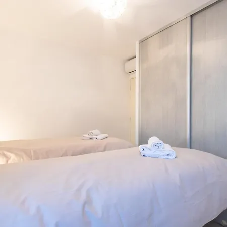 Renovated 2-br With Terrace And Pool Apartamento Cannes