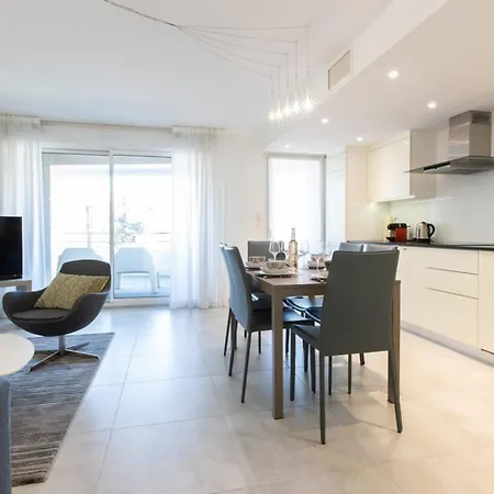 Renovated 2-br With Terrace And Pool Apartment