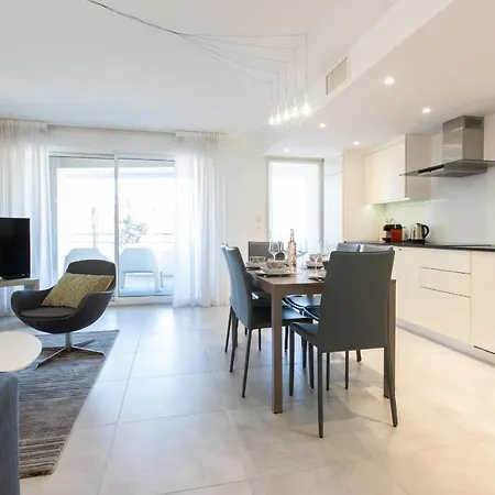 شقة Renovated 2-br With Terrace And Pool *