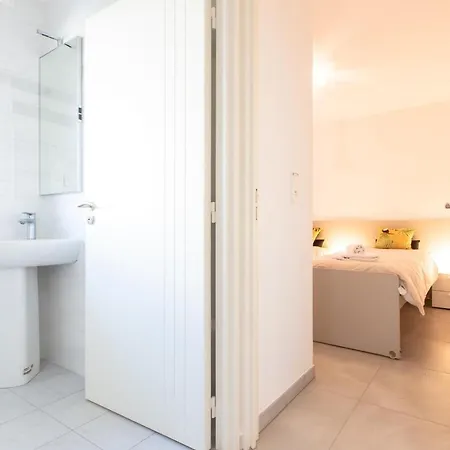 Renovated 2-br With Terrace And Pool كان