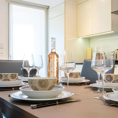 Renovated 2-br With Terrace And Pool كان
