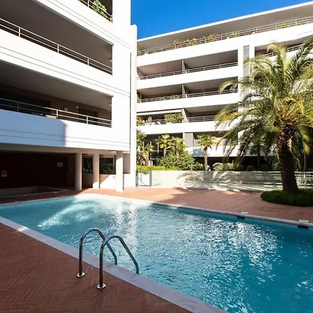 Renovated 2-br With Terrace And Pool كان
