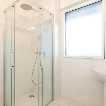 Renovated 2-br With Terrace And Pool شقة *