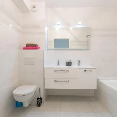 Renovated 2-br With Terrace And Pool كان